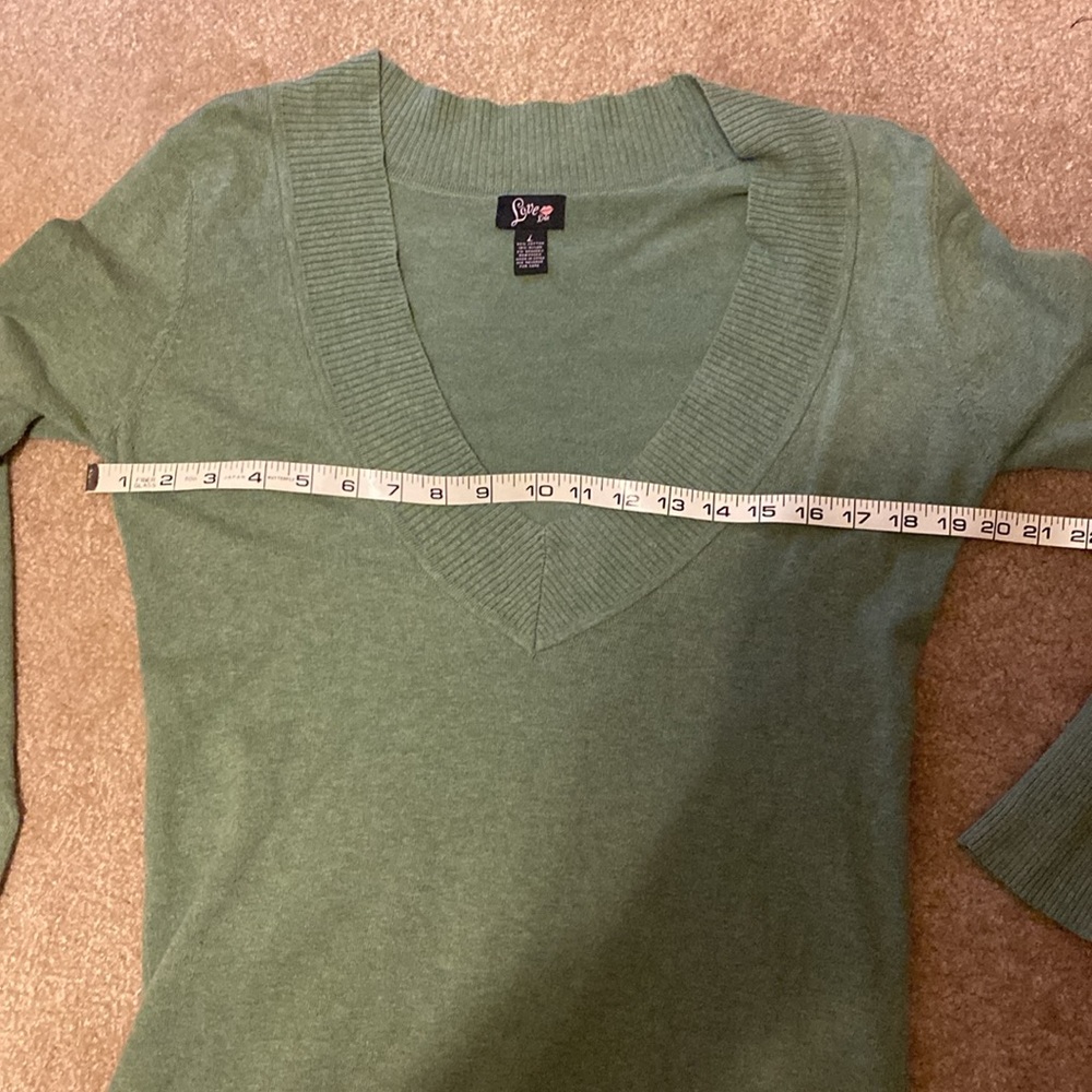 ❤️2 for $10 Green V-Neck Sweater - Picture 3 of 6
